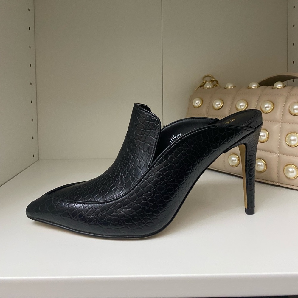 Express pointy 7.5 heel